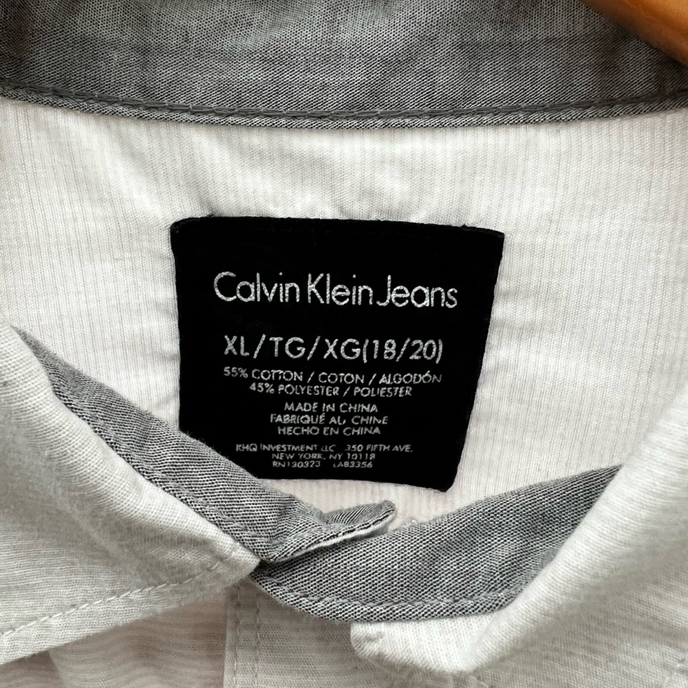 Boys Calvin Klein Jeans White Button Down shirt. Size XL/18/20.  EUC